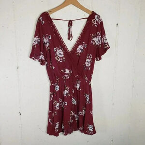 Xhilaration M‎ maroon/white floral shorts jumper